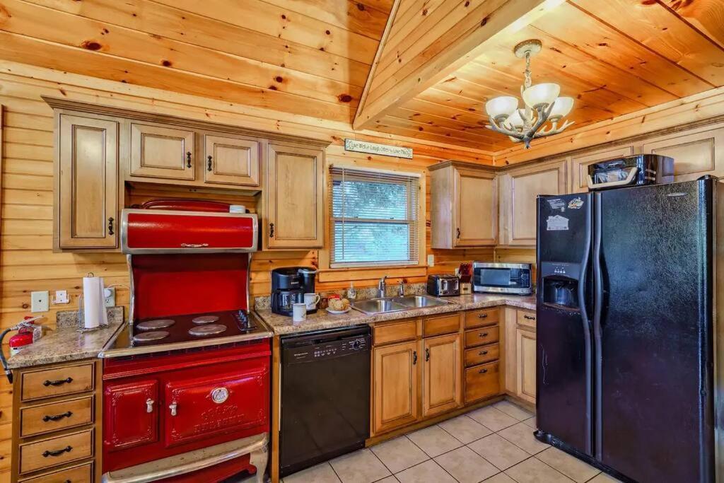 Stunning Mountain Cabin W Hot Tub Гатлинбург Экстерьер фото