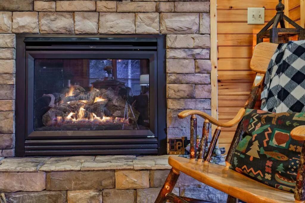 Stunning Mountain Cabin W Hot Tub Гатлинбург Экстерьер фото