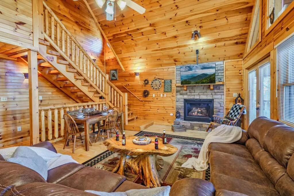 Stunning Mountain Cabin W Hot Tub Гатлинбург Экстерьер фото
