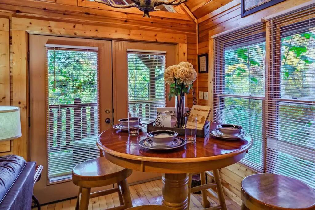 Stunning Mountain Cabin W Hot Tub Гатлинбург Экстерьер фото