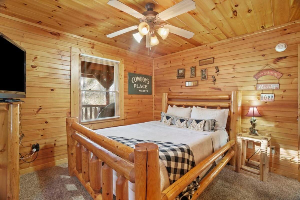 Stunning Mountain Cabin W Hot Tub Гатлинбург Экстерьер фото