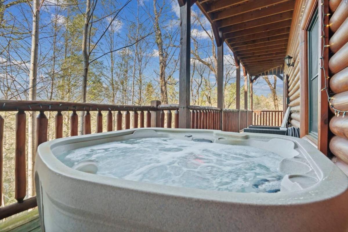Stunning Mountain Cabin W Hot Tub Гатлинбург Экстерьер фото