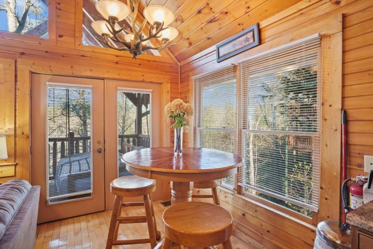 Stunning Mountain Cabin W Hot Tub Гатлинбург Экстерьер фото
