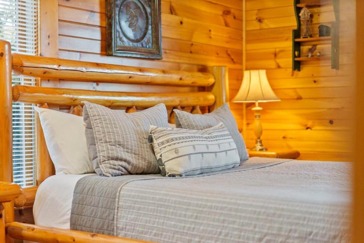 Stunning Mountain Cabin W Hot Tub Гатлинбург Экстерьер фото